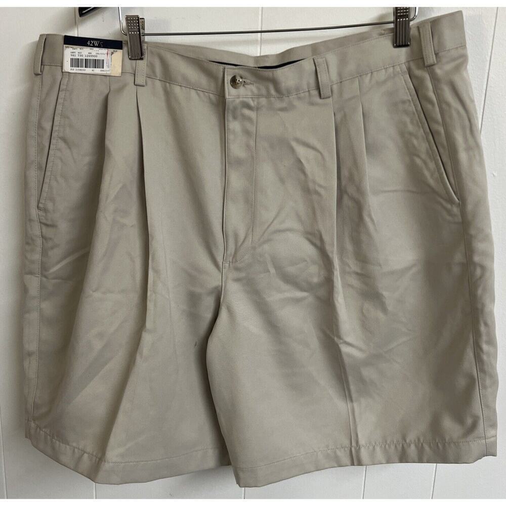Roundtree & Yorke Shorts Mens 42 Relaxed Fit Chino Casuals Pleated Tan Khaki NWT
